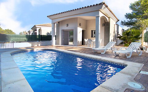 Gaviota 6: L'Eau, Nuage, Ciel, Bâtiment, Plante, Piscine, Bleu, Bleu Azur, Arbre, Maison