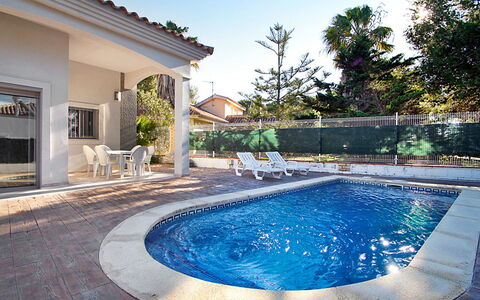 Gaviota 6: Piscine, Propriété, Domicile, Zone Résidentielle, Immobilier, Maison, L'Eau, Ciel, Bâtiment, Arrière-Cour