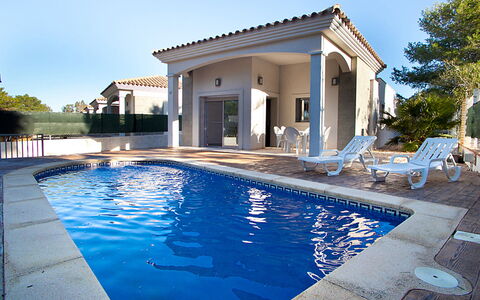 Gaviota 12: L'Eau, Ciel, Propriété, Plante, Piscine, Bâtiment, Bleu Azur, Ombre, Arbre, Rectangle