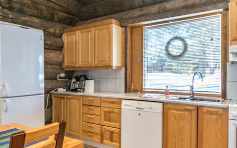 Kujakieppi: Bois, Cuisine, Sol, Comptoir, Plafond, Évier, Principaux Appliance, Sol, Design Intérieur, Cabinetry