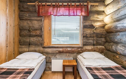 Kujakieppi: Bois, Lit Superposé, Sol, Chambre, Lit, Literie, Drap De Lit, Cadre De Lit, Tache De Bois, Dur