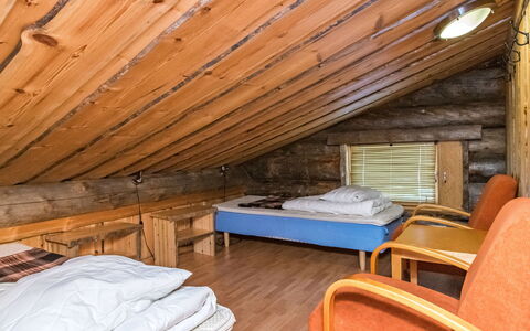 Kujakieppi: Bois, Chalet, Domicile, Cabane En Rondins, Plafond, Grenier, Chambre, Dur, Cadre De Lit, Lit