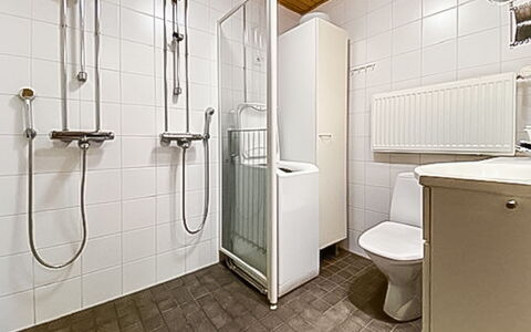 Länsirinne C 12: Luminaire Plomberie, Sol, Sol, Salle De Bains, Design Intérieur, Évier, Plomberie, Pièce, Toilette, Robinet