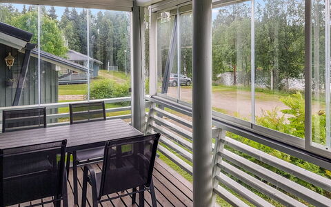Kelokivakka D19: Porche, Plafond, Verre, Plate-Forme, Ombre, Daylighting, Balcon, Dur, Conception, Chaise