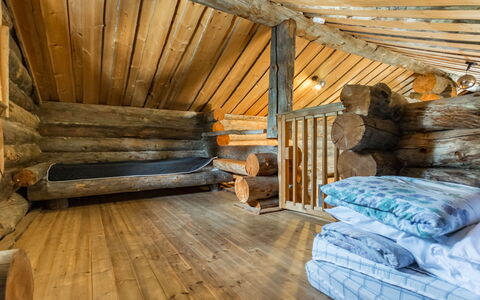 Seitsemän Savua 3: Bois, Plafond, Sol, Dur, Grenier, Pièce, Chambre, Planche, Faisceau, Cabane En Rondins