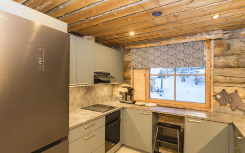Rukasaukko: Bois, Plafond, Sol, Design Intérieur, Comptoir, Cuisine, Sol, Cabinetry, Luminaire, Tache De Bois