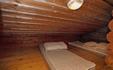 Rukasaukko: Bois, Chambre, Sol, Lit, Plafond, Drap De Lit, Sol, Grenier, Architecture, Design Intérieur