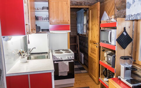 Saukkokumpu 3: Bois, Cuisine, Principaux Appliance, Sol, Meubles, Sol, Pièce, Cabinetry, Appareil De Cuisine, Tache De Bois