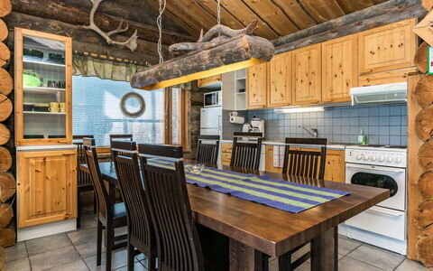 Pihlakieppi 2: Bois, Plafond, Design Intérieur, Meubles, Domicile, Chalet, Luminaire, Tache De Bois, Pièce, Cabane En Rondins