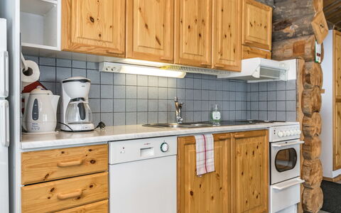 Pihlakieppi 2: Bois, Cuisine, Cabinetry, Comptoir, Évier, Principaux Appliance, Appareil De Cuisine, Design Intérieur, Plafond, Tiroir