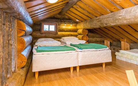 Kelokieppi: Bois, Chambre, Plafond, Sol, Sol, Lit, Tache De Bois, Literie, Dur, Cabane En Rondins