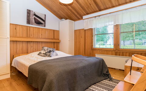 Kelokivakka E23: Lit, Chambre, Literie, Design Intérieur, Drap De Lit, Meubles, Bois, Sol, Plafond, Sol
