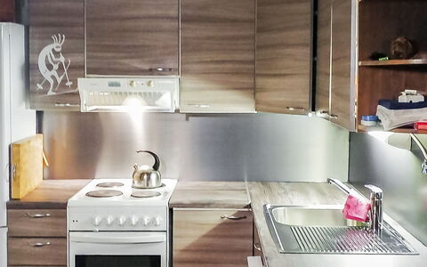 Salakolo 2: Appareil De Cuisine, Cuisine, Principaux Appliance, Sol, Bois, Comptoir, Électroménager, Cabinetry, Meubles, Design Intérieur