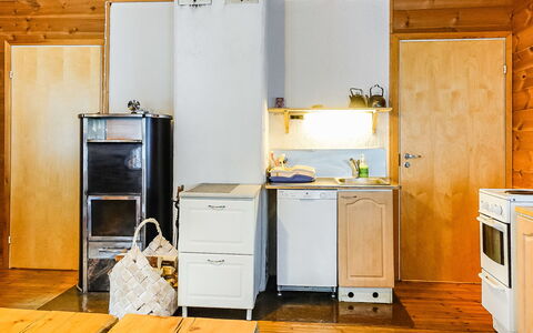 Hoviranta: Bois, Plafond, Cuisine, Appareil De Cuisine, Principaux Appliance, Sol, Sol, Pièce, Design Intérieur, Comptoir