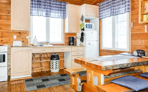 Hoviranta: Meubles, Bois, Cuisine, Design Intérieur, Cabinetry, Plafond, Comptoir, Pièce, Principaux Appliance, Appareil De Cuisine