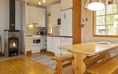 Lonnakko: Bois, Sol, Meubles, Plafond, Sol, Design Intérieur, Pièce, Tache De Bois, Parquet, Dur
