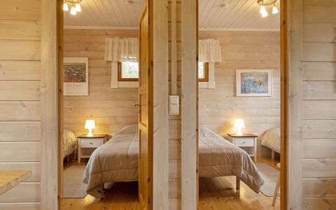 Lonnakko: Sol, Sol, Design Intérieur, Bois, Plafond, Meubles, Parquet, Pièce, Éclairage, Dur