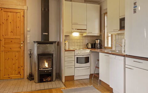 Lonnakko: Sol, Bois, Sol, Parquet, Design Intérieur, Principaux Appliance, Pièce, Appareil De Cuisine, Tache De Bois, Meubles