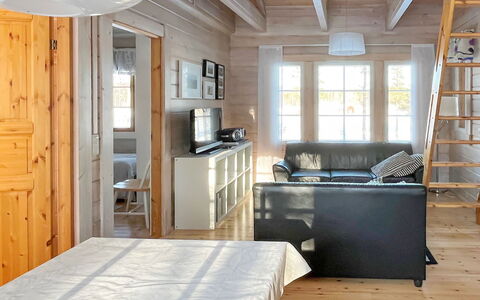 Lonnakko: Meubles, Design Intérieur, Sol, Sol, Bois, Plafond, Pièce, Éclairage, Parquet, Domicile