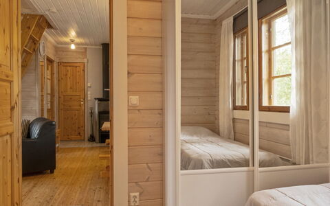 Lonnakko: Sol, Sol, Meubles, Design Intérieur, Bois, Pièce, Plafond, Éclairage, Parquet, Marron