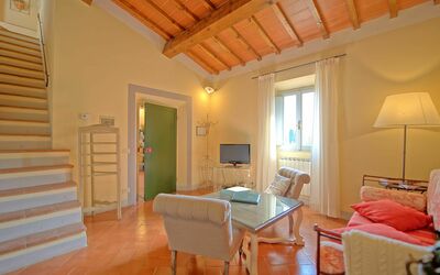 Collina 4: Pièce, Propriété, Bâtiment, Meubles, Maison, Design Intérieur, Plafond, Salon, Sol, Immobilier