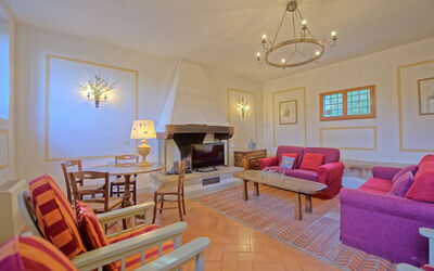 Collina 6: Pièce, Propriété, Salon, Meubles, Design Intérieur, Bâtiment, Maison, Immobilier, Domicile, Plafond