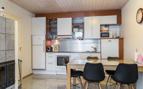 Tahko Ski Koivulantie: Meubles, Cuisine, Sol, Design Intérieur, Appareil De Cuisine, Bois, Sol, Principaux Appliance, Comptoir, Plafond