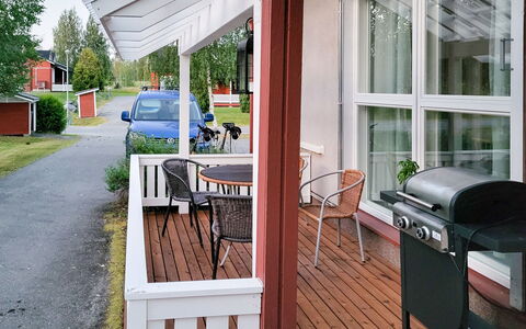Tahko Ski Koivulantie: Bois, Porche, Meubles, Maison, Domicile, Tache De Bois, Porte, Plate-Forme, Chaise, Dur