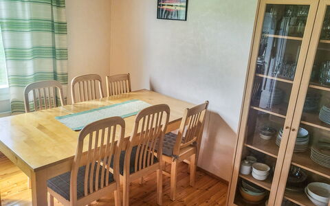 Ellilä: Meubles, Sol, Bois, Sol, Salle À Manger, Table, Table Cuisine Et Salle A Manger, Design Intérieur, Chaise, Tache De Bois