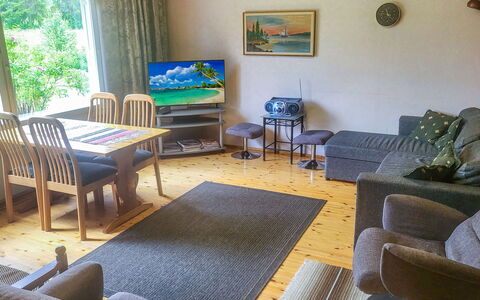 Ellilä: Meubles, Sol, Sol, Canapé, Design Intérieur, Salon, Pièce, Appartement, Table Basse
