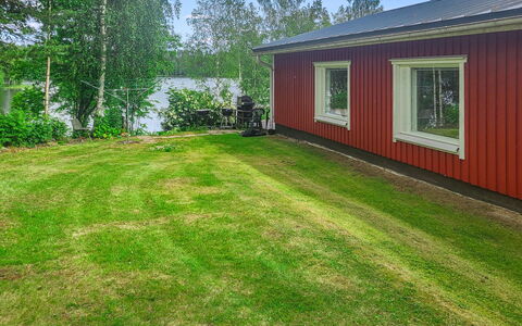 Ellilä: Herbe, Lot Terre, Pelouse, Jardin, Chalet, Arrière-Cour, Couverture De Sol, Cour, Ferme