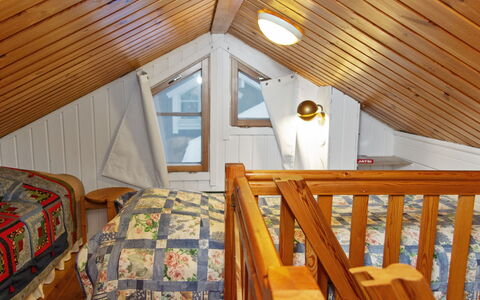 Tahkon Nipashonka 2 a: Bois, Chalet, Tache De Bois, Dur, Cabane En Rondins, Planche, Plafond, Matériau Naturel, Lumber, Batiments Jardin