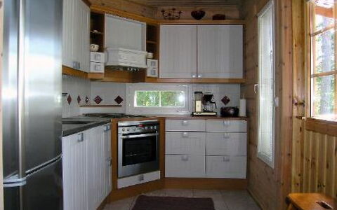 Puolukka: Appareil De Cuisine, Cuisine, Comptoir, Principaux Appliance, Cabinetry, Sol, Bois, Design Intérieur, Plafond, Meubles