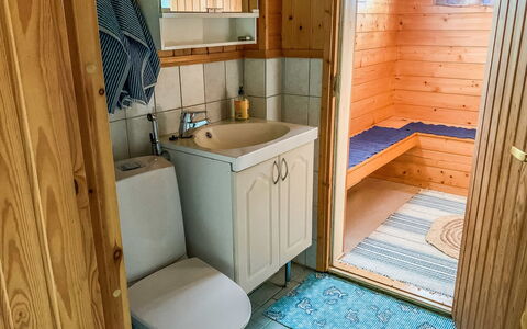 Majavanpesä: Luminaire Plomberie, Sol, Lavabo, Sol, Bois, Évier, Salle De Bains, Design Intérieur, Robinet, Pièce