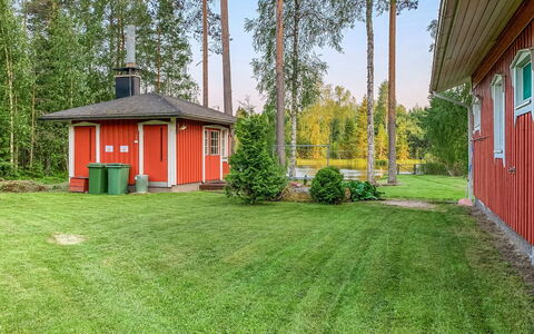 Majavanpesä: Herbe, Arbre, Arbuste, Jardin, Lot Terre, Chalet, Pelouse, Couverture De Sol, Arrière-Cour, Printemps