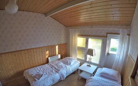 Pikku-Villa: Bois, Sol, Sol, Chambre, Design Intérieur, Lit, Meubles, Domicile, Cadre De Lit, Tache De Bois