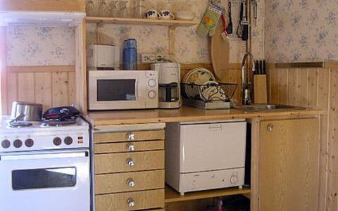 Pikku-Villa: Meubles, Cabinetry, Cuisine, Appareil De Cuisine, Bois, Sol, Principaux Appliance, Comptoir, Design Intérieur, Pièce