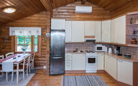 Kiimalammi: Bois, Plafond, Design Intérieur, Cuisine, Sol, Sol, Principaux Appliance, Meubles, Tache De Bois, Chalet