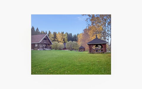 Karhunluola: Herbe, Maison, Chalet, Lot Terre, Domicile, Biens, Pelouse, Siding, Ferme, Porche