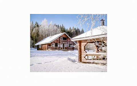 Karhunluola: Herbe, Maison, Chalet, Lot Terre, Domicile, Biens, Pelouse, Siding, Ferme, Porche