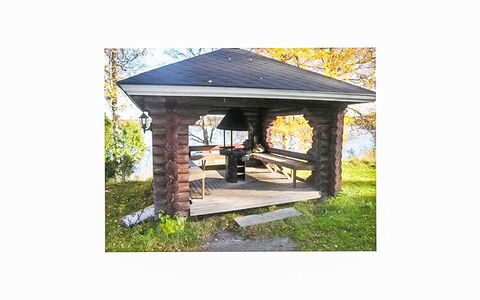 Karhunluola: Herbe, Maison, Chalet, Lot Terre, Domicile, Biens, Pelouse, Siding, Ferme, Porche