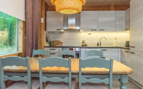 Kaakonnokka: Meubles, Design Intérieur, Sol, Sol, Bois, Plafond, Luminaire, Chaise, Pièce, Éclairage