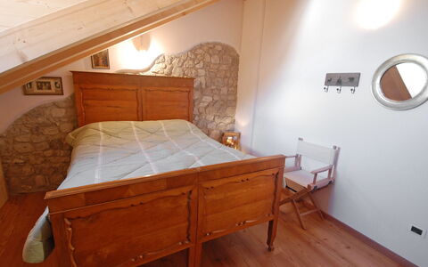 Barcis Lake 100: Pièce, Lit, Meubles, Chambre, Propriété, Cadre De Lit, Grenier, Sol, Tache De Bois, Matelas