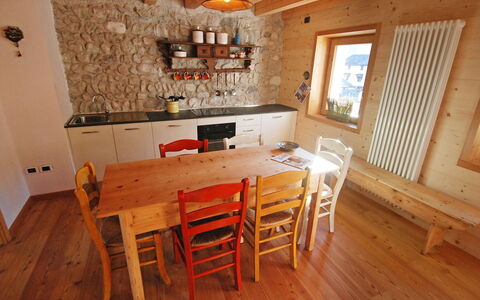 Barcis Lake 100: Pièce, Meubles, Propriété, Parquet, Sol, Salle À Manger, Table, Bâtiment, Dur, Design Intérieur