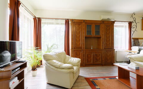 Albizia: Meubles, Propriété, Cabinetry, Confort, Bois, Design Intérieur, Sol, Sol, Bâtiment, Plante
