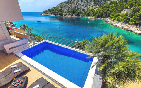 Villa Silvana: Propriété, Piscine, Bleu Azur, Paysage Naturel, Vacances, Baie, Recours, Immobilier, Caraïbes, Maison