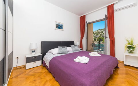 Villa Silvana: Chambre, Meubles, Lit, Pièce, Drap De Lit, Propriété, Design Intérieur, Cadre De Lit, Literie, Sol