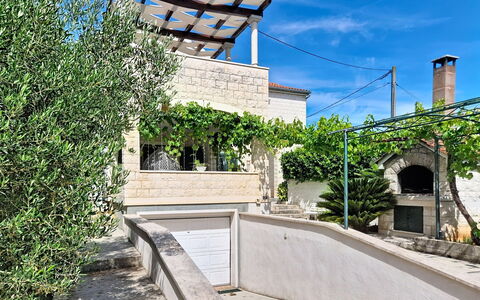 Bila Vila: Mur, Ombre, Béton, Balcon, Hacienda, Pot De Fleur, Plante D'Appartement, Daylighting, Cour