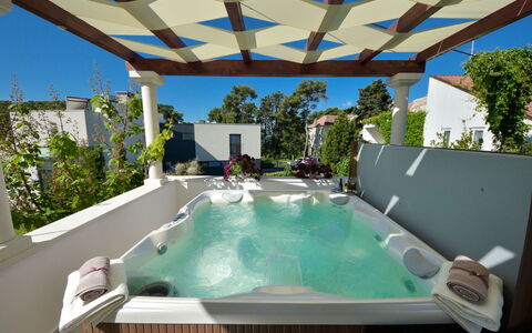 Bila Vila: Piscine, Propriété, Maison, Bâtiment, Immobilier, Domicile, Loisir, Biens, Arrière-Cour, Architecture