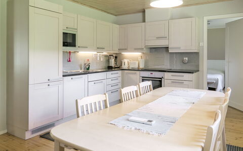 Suvela: Meubles, Design Intérieur, Sol, Bois, Sol, Plafond, Table Cuisine Et Salle A Manger, Cuisine, Table, Parquet